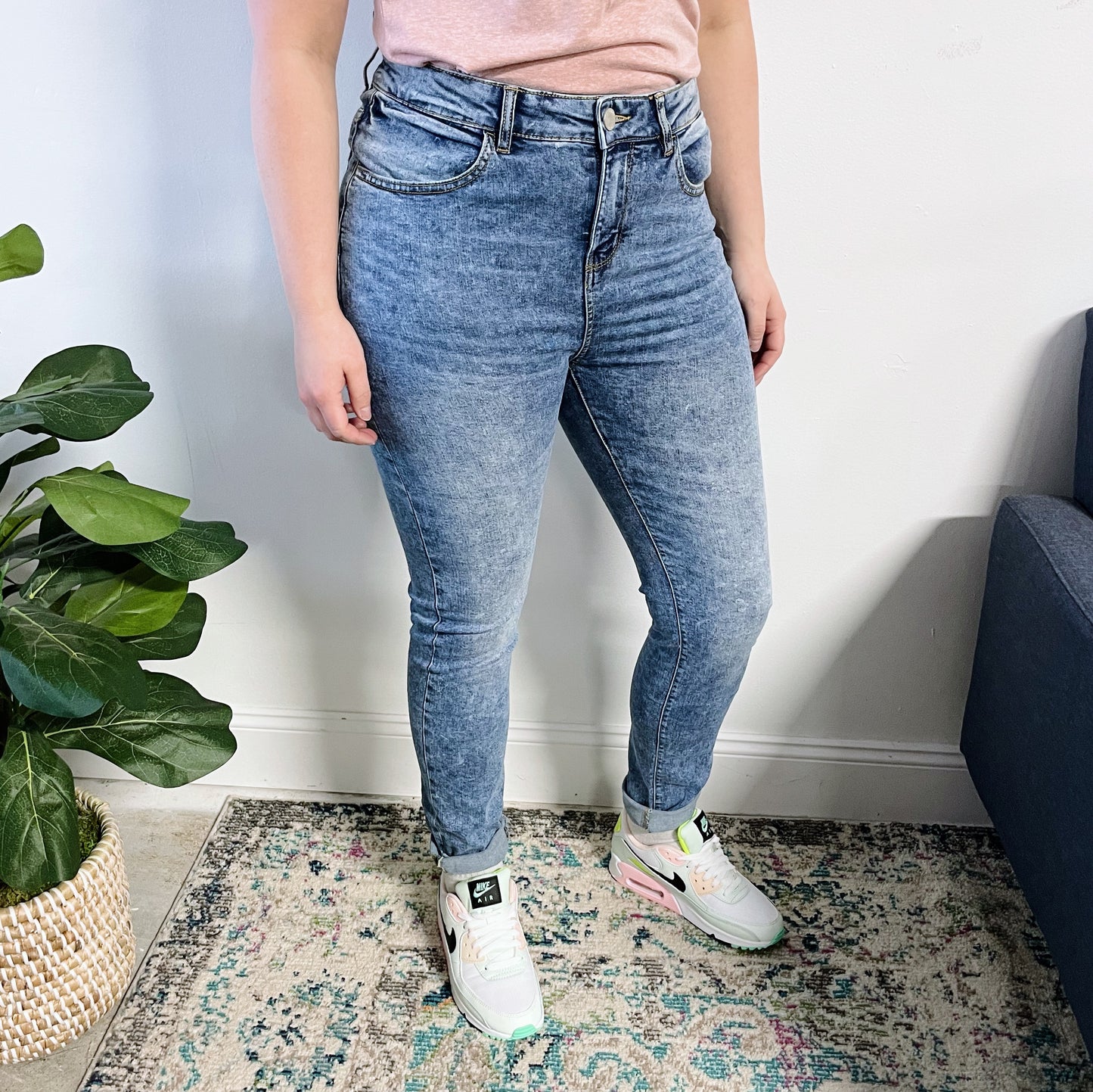Mila Skinny Jeans • Medium-Wash