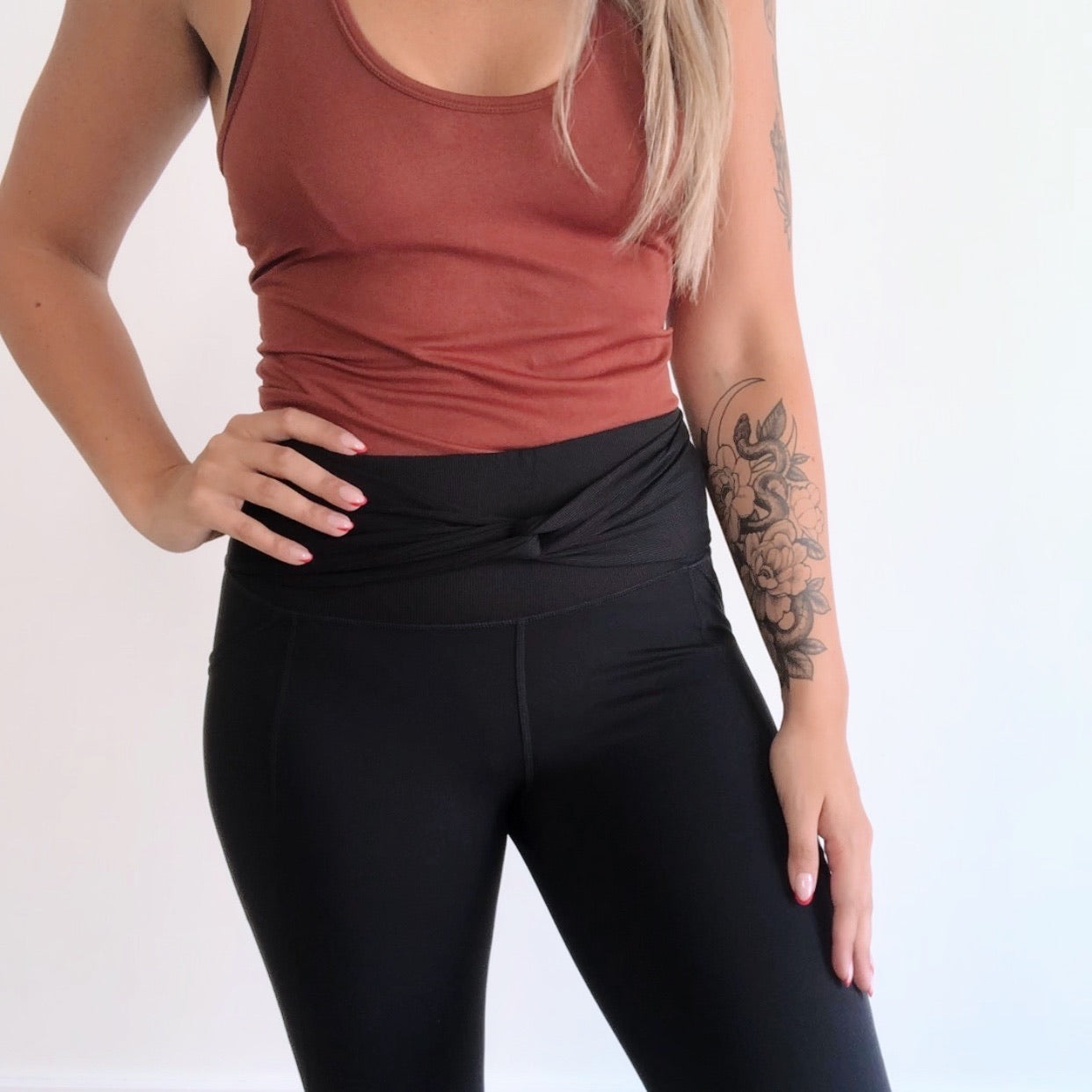 Twist Accent Highwaist Legging • 2869